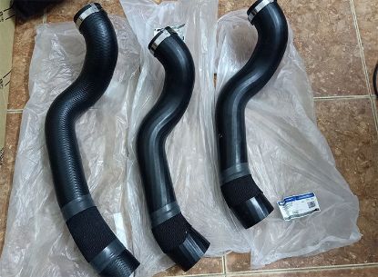 Picture of Ống dẫn gió từ két giải nhiệt turbo vào turbo tăng áp Ford Ranger